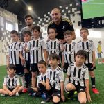 David Trezeguet e i ragazzi della Juventus Academy nel Tagikistan (foto juventus.com)