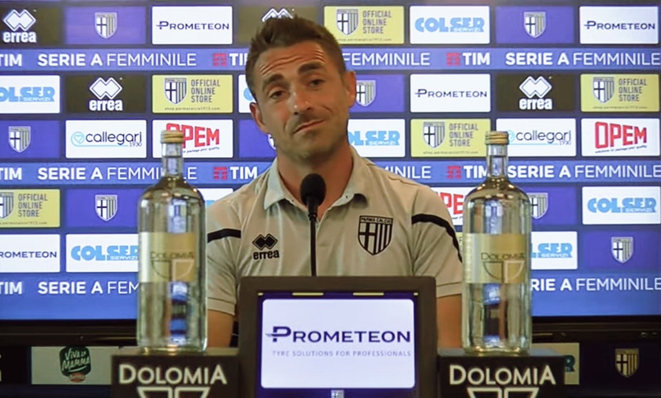 Fabio Ulderici durante una conferenza stampa (foto Fb Parma Calcio 1913)