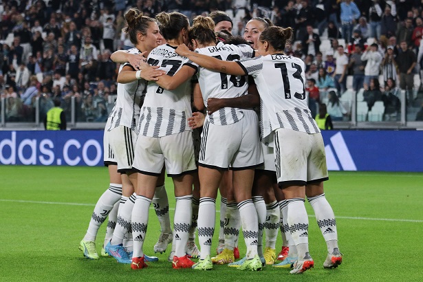 L'esultanza della Juventus Women dopo il gol del pareggio (foto Maurizio Valletta)