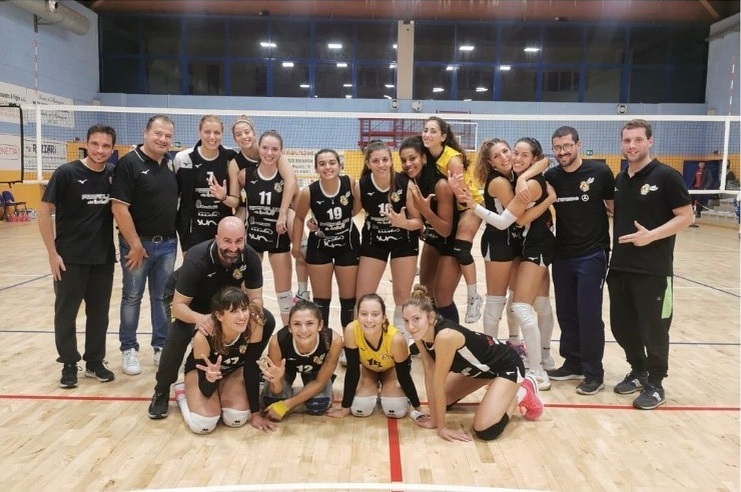 Serie B2 femminile, le ragazze della Direma Pizza Club Novara vittoriose sulla Certosa Volley (foto Fb ISSA Novara)