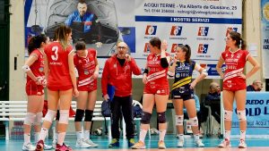 Coach Marenco e le ragazze di Arredo Frigo Valnegri Acqui (foto Fb Pallavolo Acqui Terme)