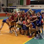 Il Caselle Volley vince al tie break contro Volley Parella Torino (foto Fb Caselle Volley Official)