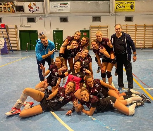 Serie D femminile Girone C, Vercelli prosegue a punteggio pieno (foto Fb S2m Volley Vercelli)