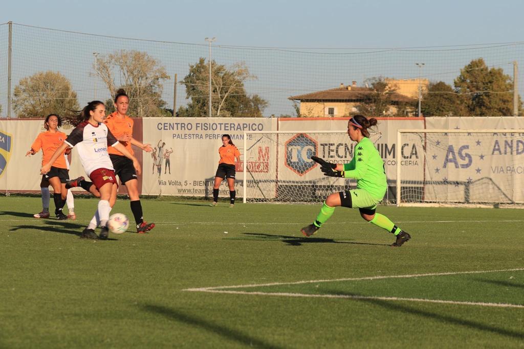Giorgia Mognol difende i pali dell'Independiente Ivrea