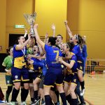 Le ragazze dell'Academy Torino Futsal alzano il trofeo (foto Fb Academy Torino Futsal)