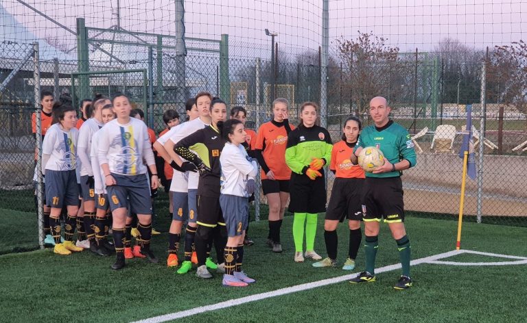 Under 17 femminile, Bulè e Independiente prima del match (foto Fb Bulè Bellinzago Femminile)