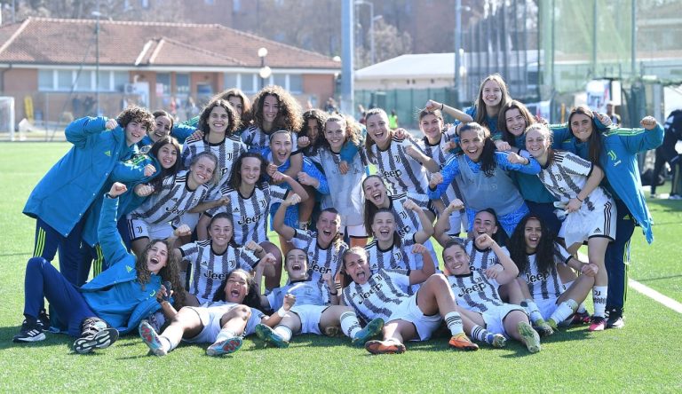 La soddisfazione delle ragazze della Juventus Women Primavera dopo il successo sulla Roma (foto juventus.com)