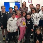 Alice Pignagnoli con le bambine e le ragazze della Femminile Juventus